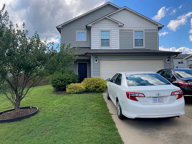 4 bed, 2350 sqft, $2,000 — Photo 4