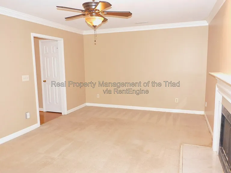 12 Cedar Knoll Dr — Photo 3