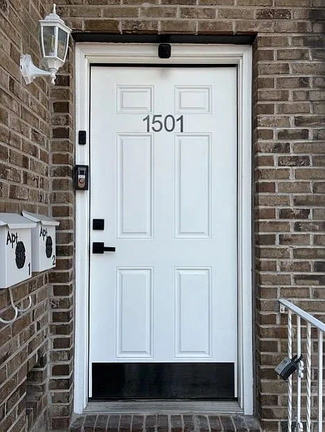 3 bed, 2.0 bath, 1300 sqft, $2,603 — Photo 3