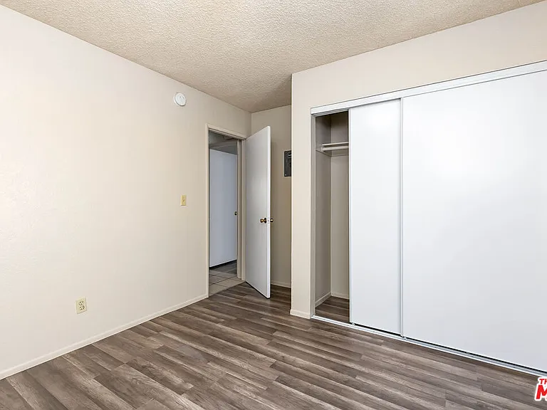 550 E Avenue H14 — Photo 8