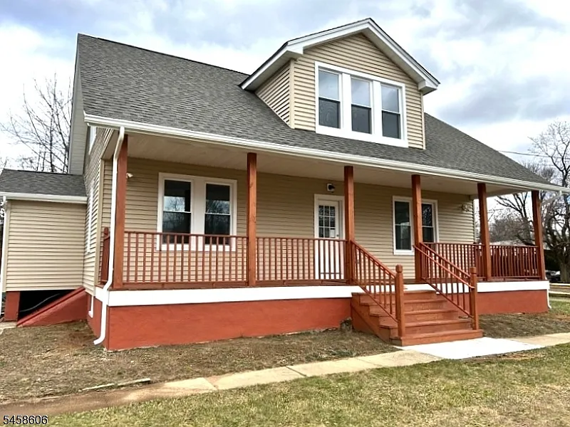 3 bed, 2.0 bath, $3,500 — Photo 1