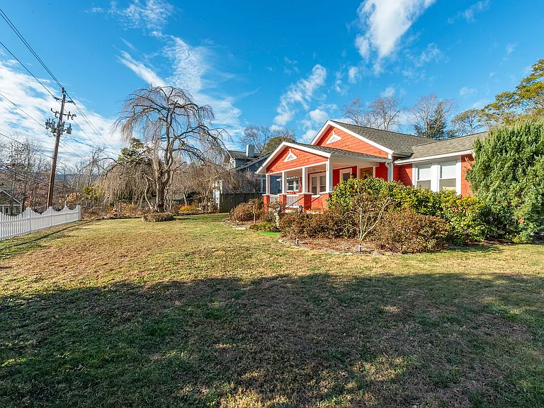829 Montreat Rd — Photo 3