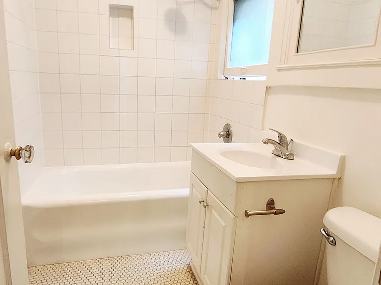 834 Bush St — Photo 16