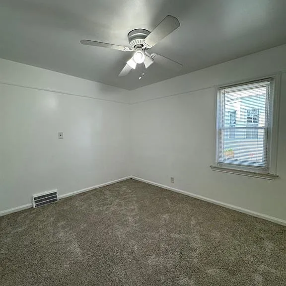 2630 Queen St — Photo 22