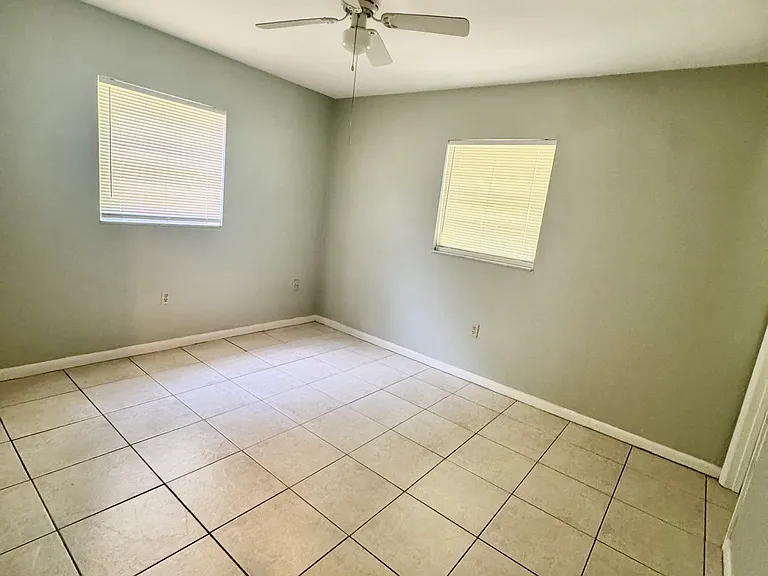 3307 NW 18th St — Photo 9