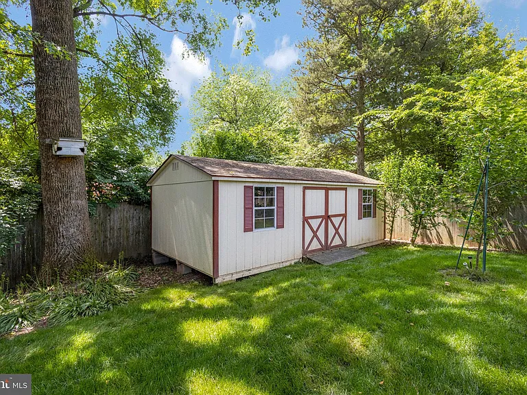 7030 Donna Cir — Photo 27