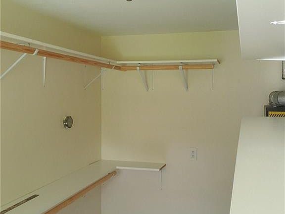 5th image of 375 Park St