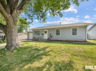 2321 Ridge Dr, Davenport, IA 52804