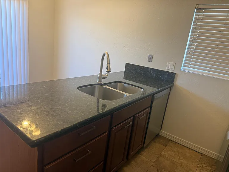 2527 S Maple Ave #102 — Photo 9