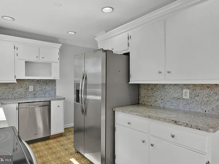 810 Wisteria Dr — Photo 29