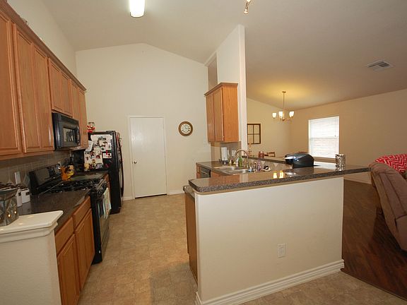 3rd image of 4022 Bentwood Cir