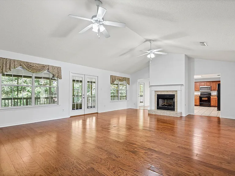 4120 Fenwick Loop W — Photo 2