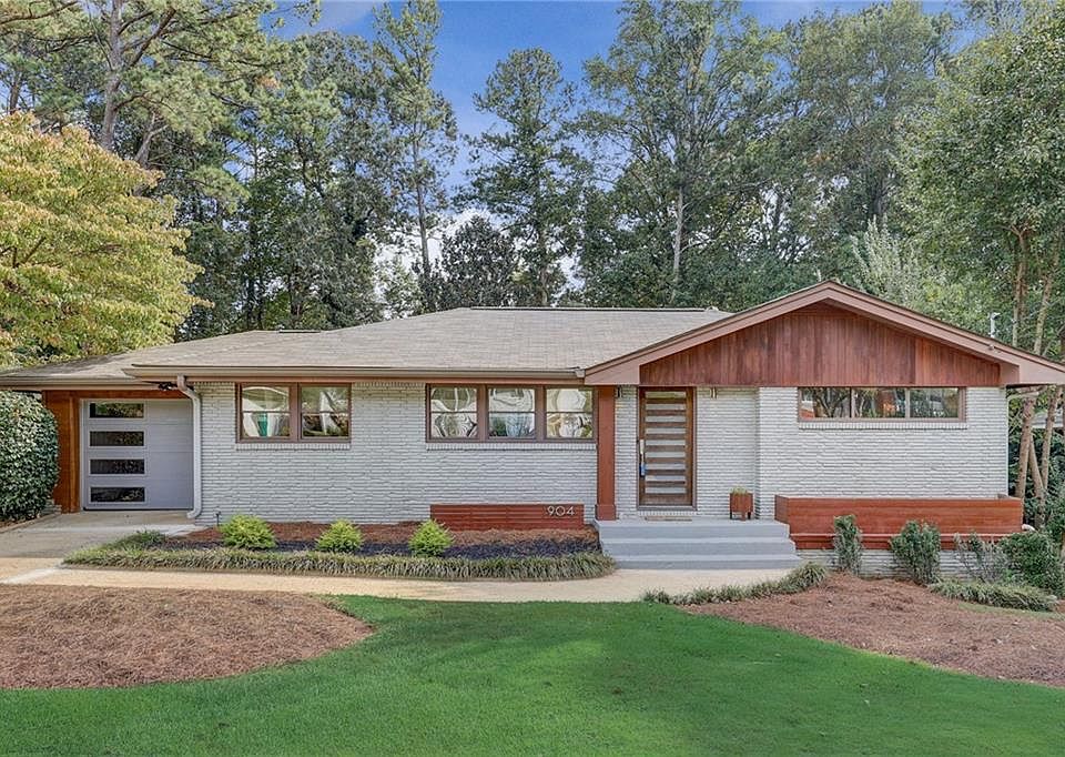 1st image of 904 Lake Ct SE
