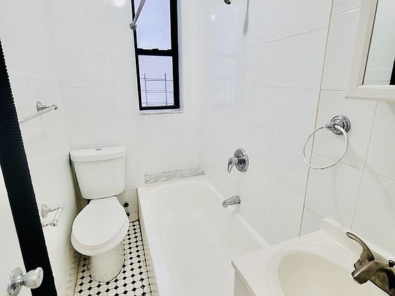 3rd image of 175 E 101st St #3F