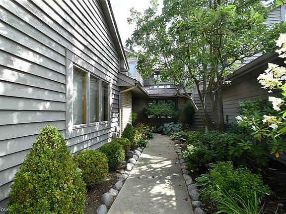3rd image of 3 Deerfield Ln