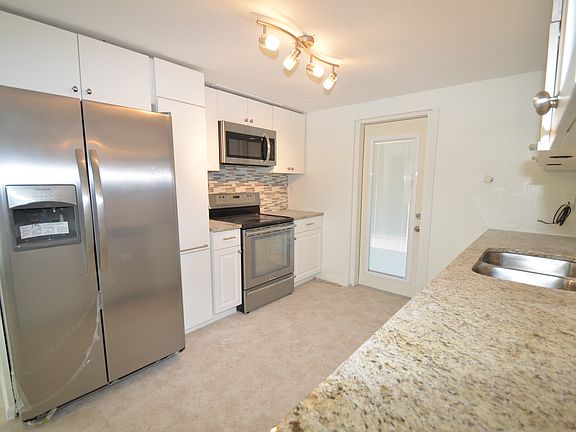 2nd image of 1128 Pine St