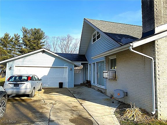 3rd image of 237 Montrose Way