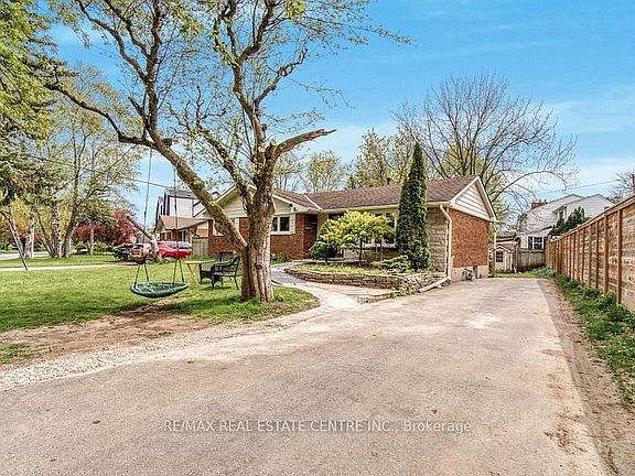 2nd image of 314 Strathcona Dr