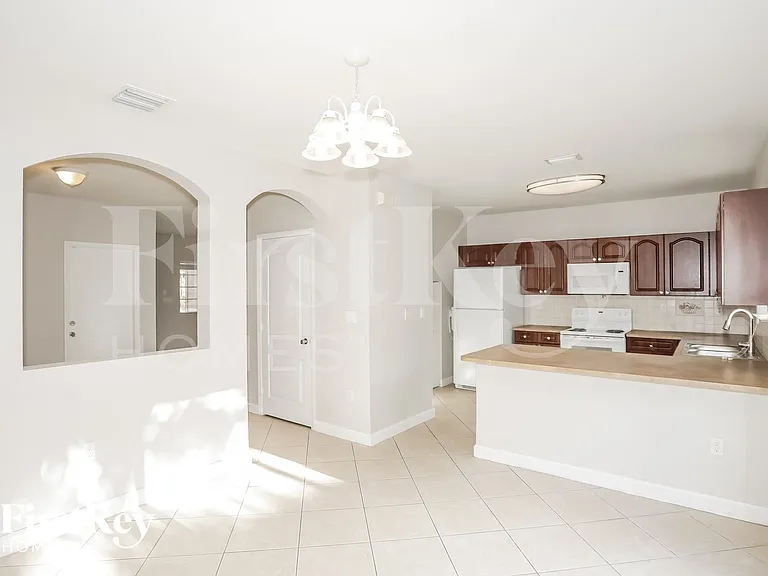 21471 SW 86th Pl — Photo 6
