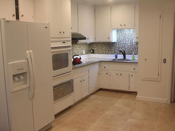 3rd image of 815 Avalon Ave #Top