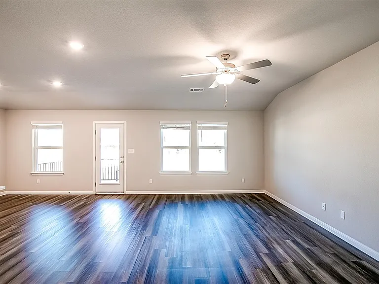 1601 Longhorn Ranch Dr — Photo 6