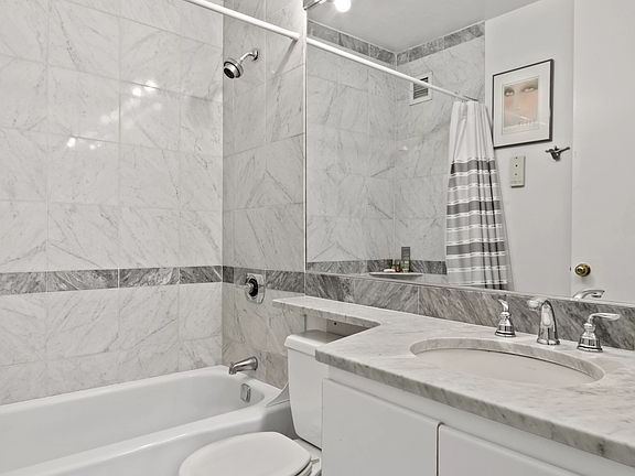 5th image of 500 W 43rd St APT 36B