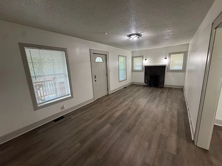 143 Massey St — Photo 7
