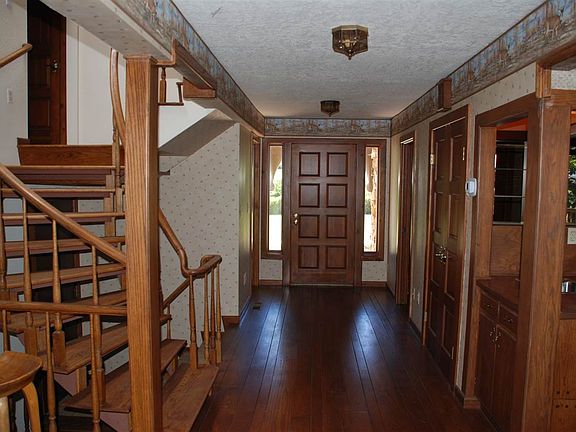 2nd image of 823 Lassen View Dr