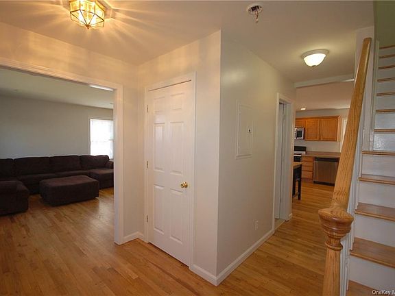 5th image of 169 Waverly Ave