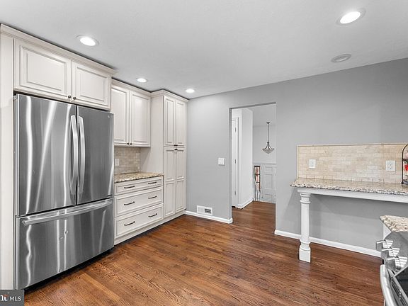 5th image of 230 Hendrickson Dr