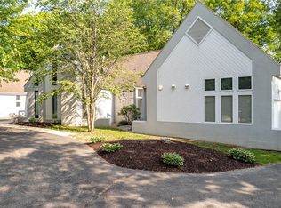 1156 Trails Edge Dr, Hubbard, OH