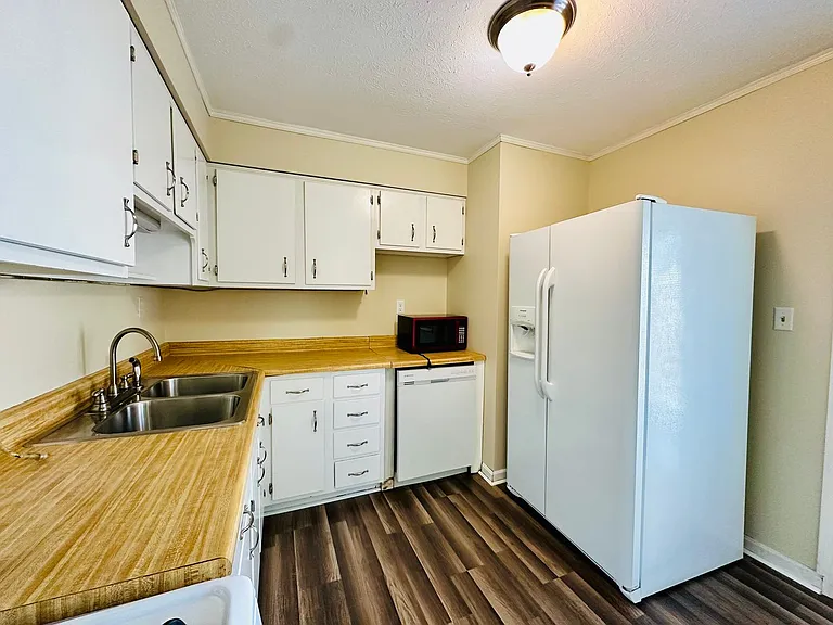 710 Latimer Ave — Photo 10