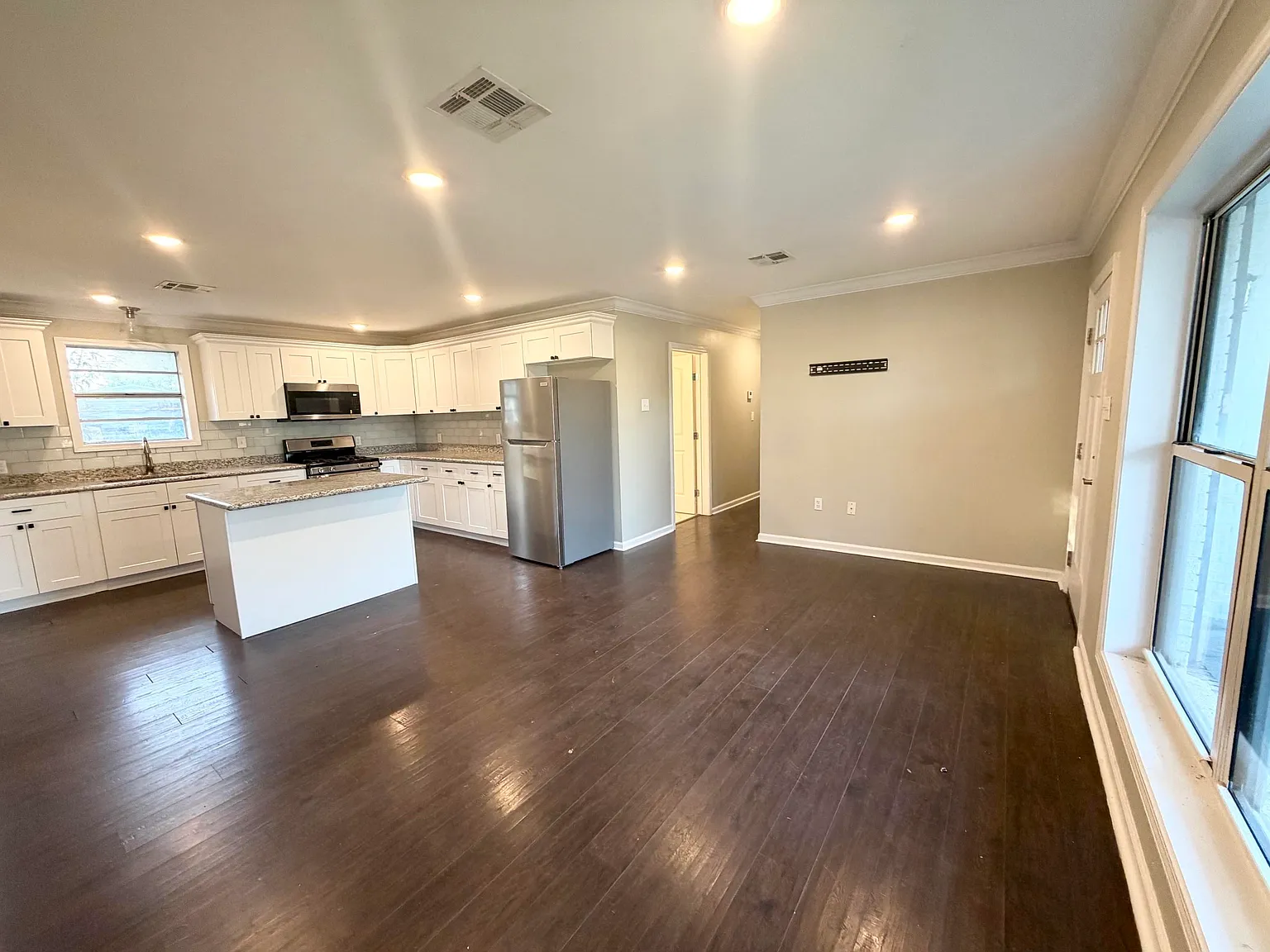 4 bed, 3131 sqft, $2,400 — Photo 4
