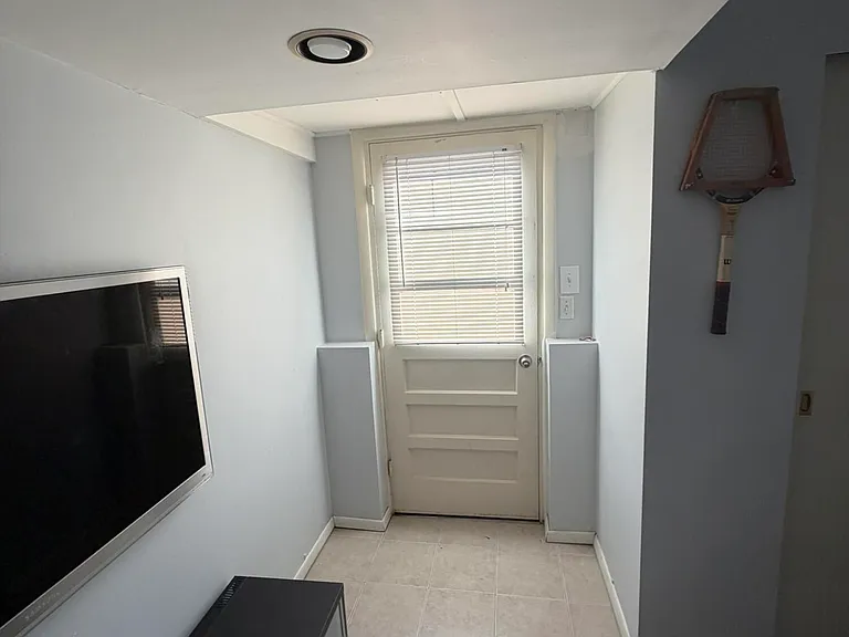 652 Holly Ln — Photo 15