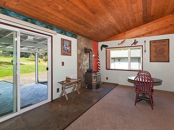 4th image of 8404 SE Southworth Dr