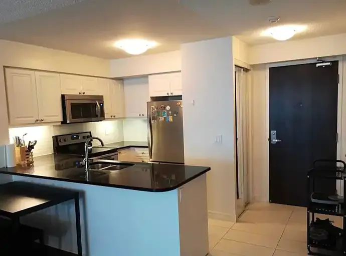 19 Grand Trunk Cres #3908 — Photo 2