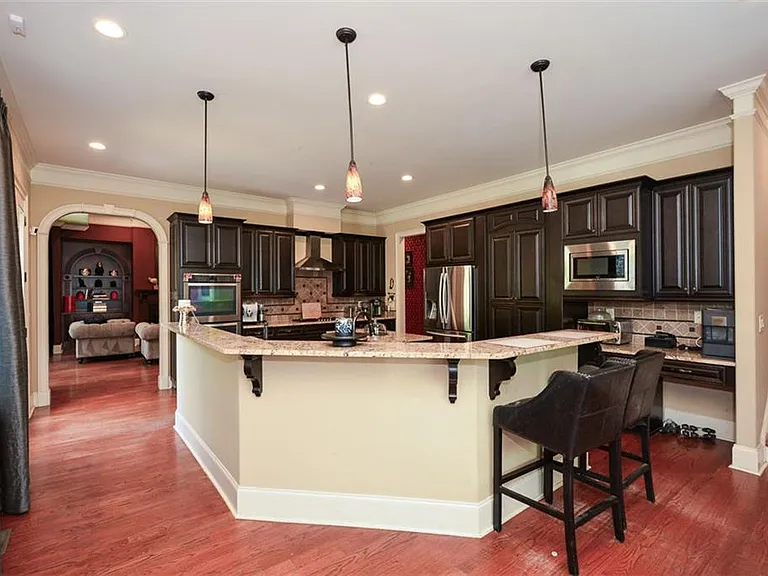 2210 Spalding Dr — Photo 32