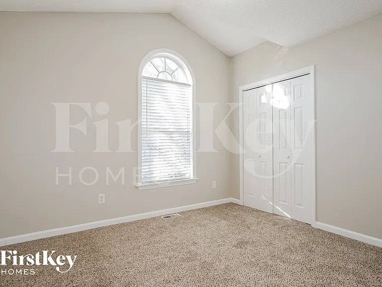 8 Whitaker Pl — Photo 12