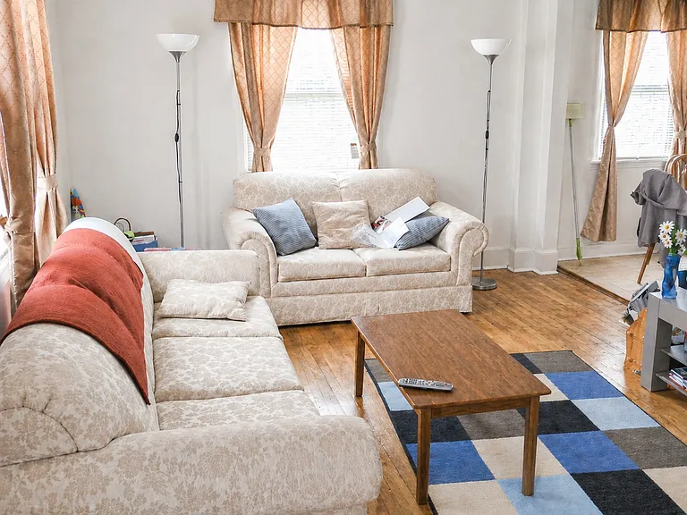656 W Park Ln #2 — Photo 2