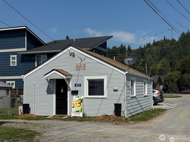 4th image of 811 & 813 E Fairhaven Avenue