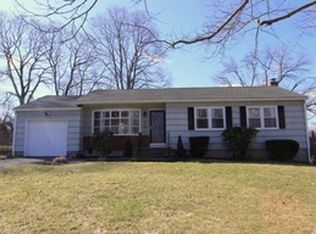 887 Holyoke Rd, Yorktown Heights, NY 10598