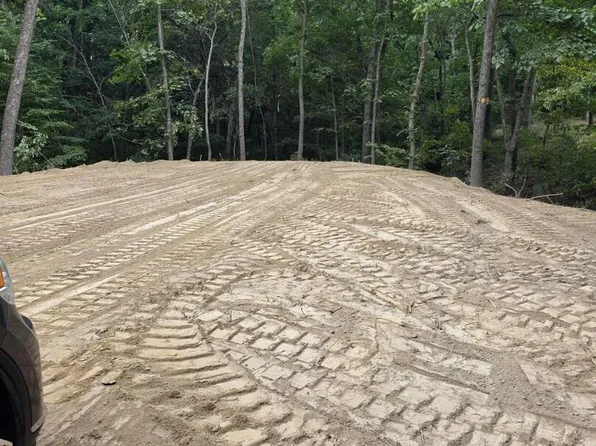 16154 N Hickory Ln, Woodlawn, IL 62898