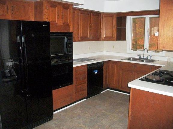 5th image of 170 Shannon Woods Dr