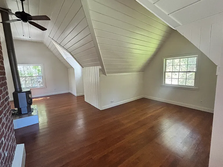 Upstairs primary bedroom
