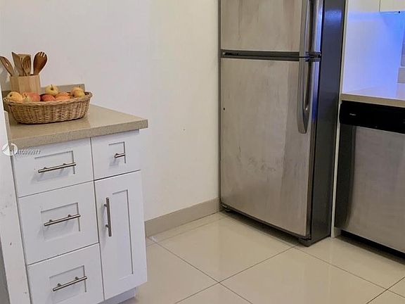 4th image of 2750 NE 183rd St APT 1401