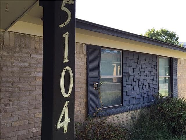 1st image of 5104 Holiday Ln