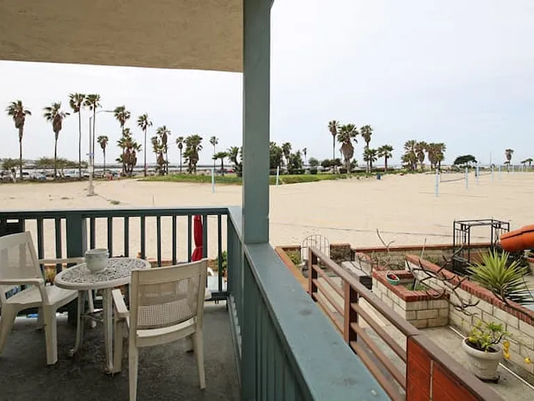 2645 Ocean Front Walk — Photo 43