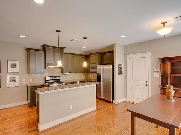 2nd image of 638 E 6th 1/2 St