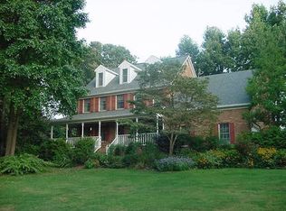 6893 Well House Dr, Warrenton, VA 20187