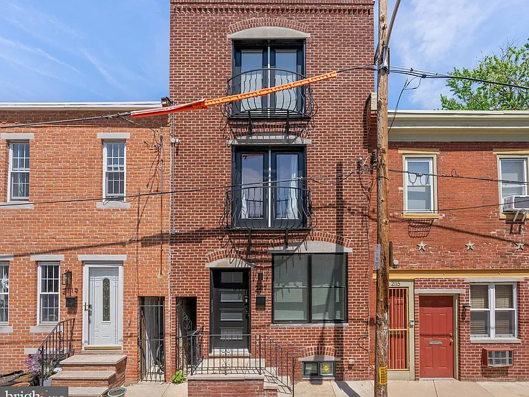 2117 Clymer St — Photo 2